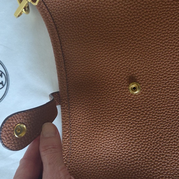 Beautiful Replica Halston Cross Body Bag. Great Condition! Tan, Gold Hardware. - Picture 6 of 11